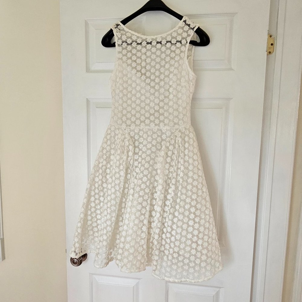 Gorgeous Vintage Daisy Embossed Dress With Crinalin